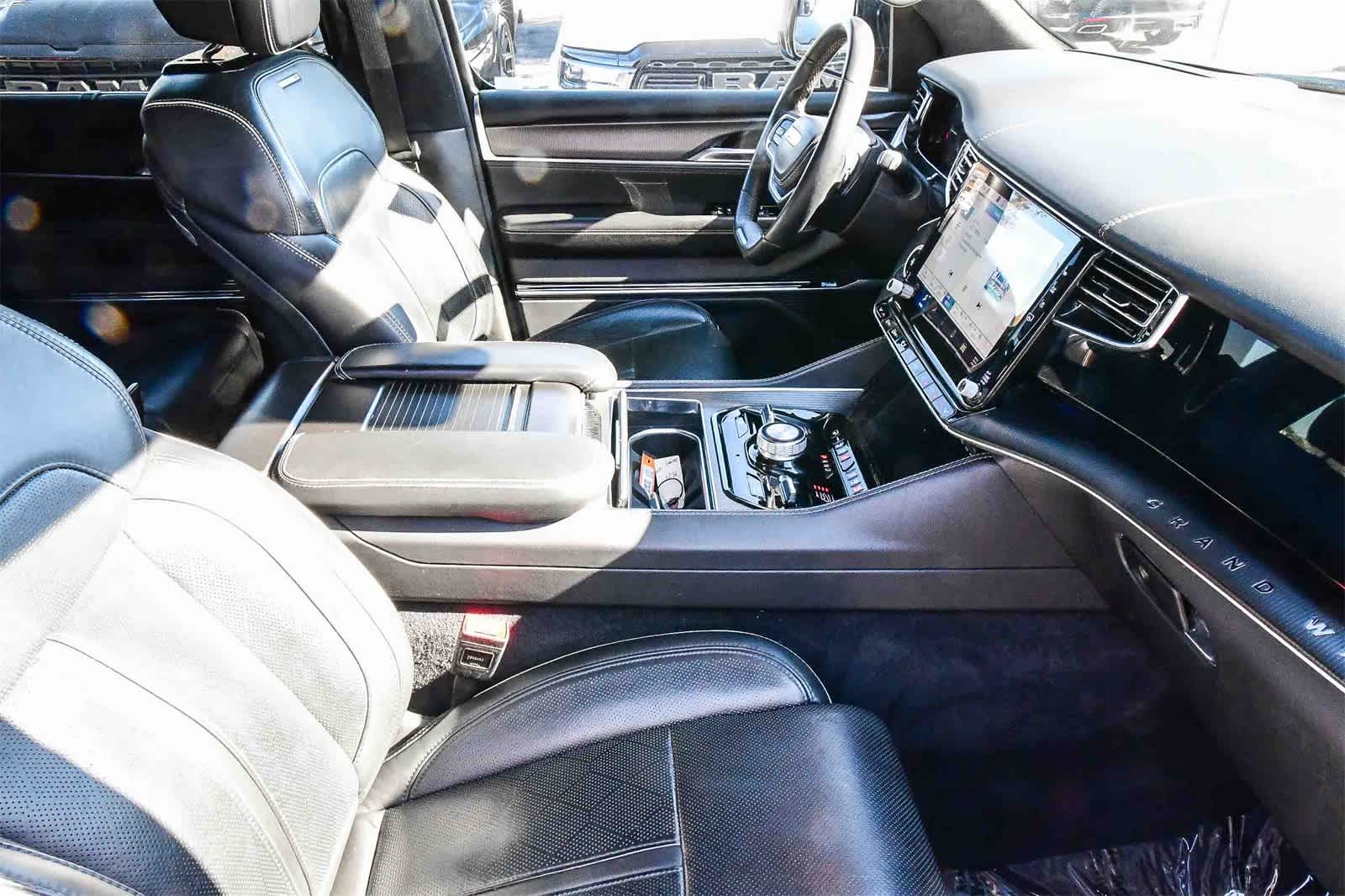 Thumbnail: 2024 Jeep Grand Wagoneer L - 15