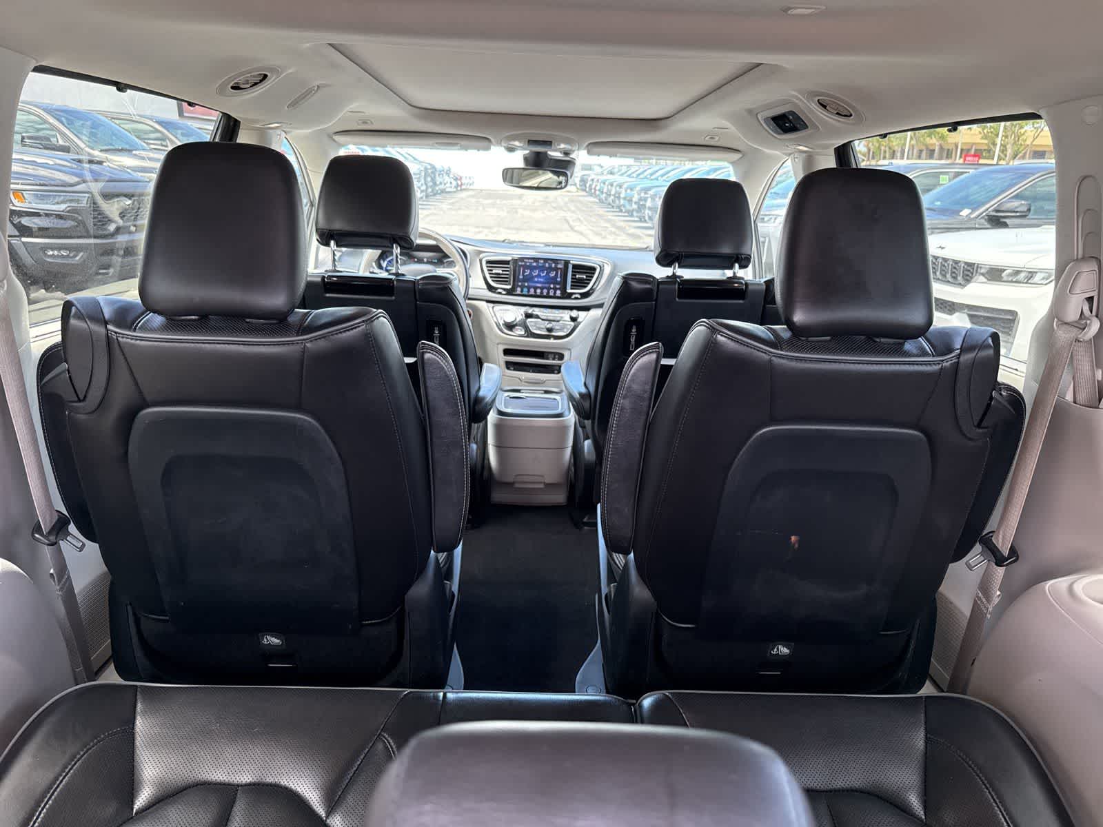 Thumbnail: 2019 Chrysler Pacifica - 8