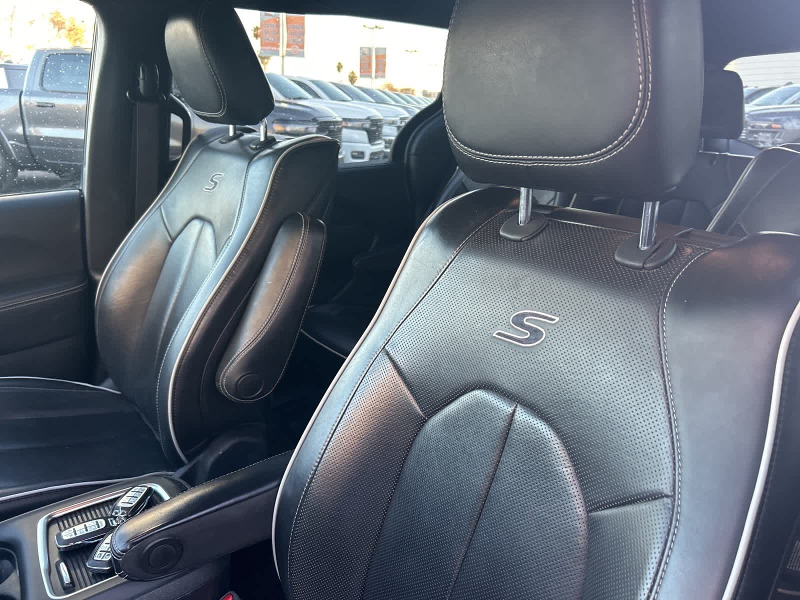 Thumbnail: 2020 Chrysler Pacifica - 25