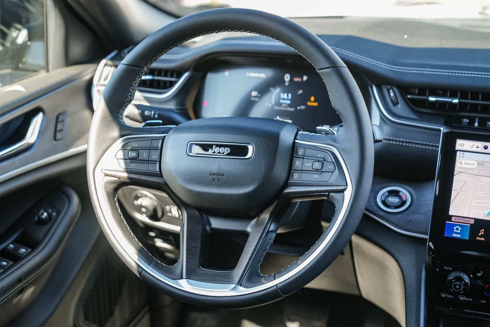 Thumbnail: 2025 Jeep Grand Cherokee - 16