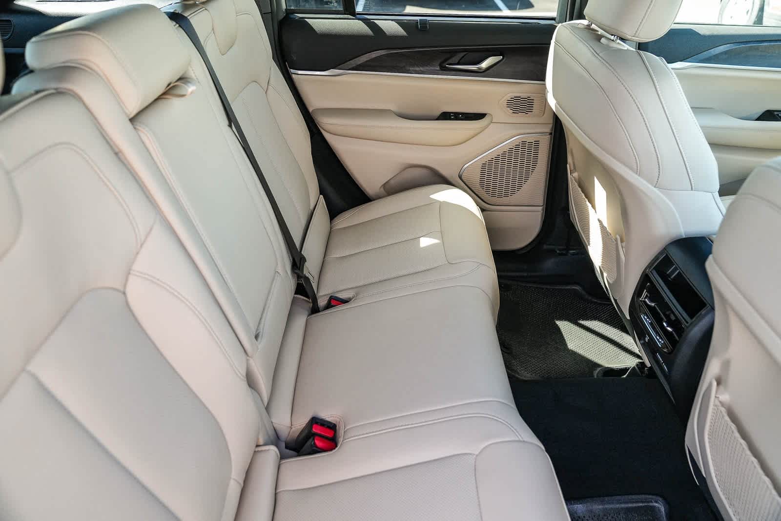 Thumbnail: 2025 Jeep Grand Cherokee - 19