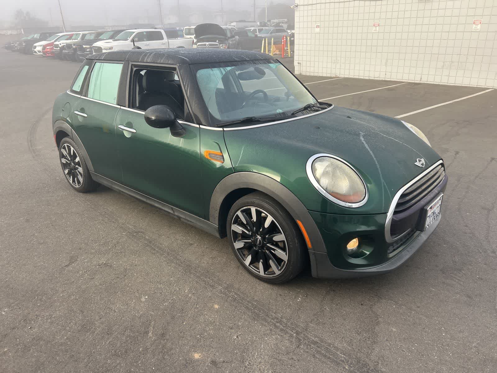 Thumbnail: 2017 MINI Cooper Hardtop - 9