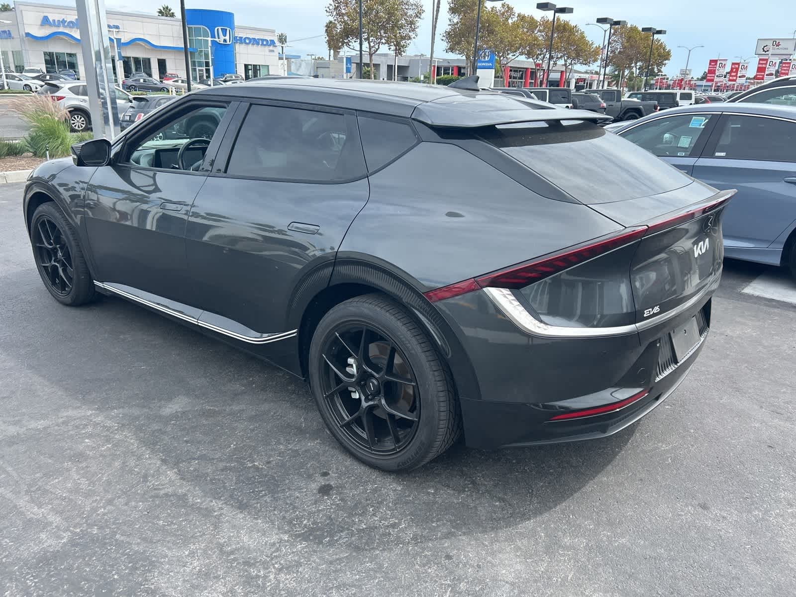 Thumbnail: 2022 Kia EV6 - 4