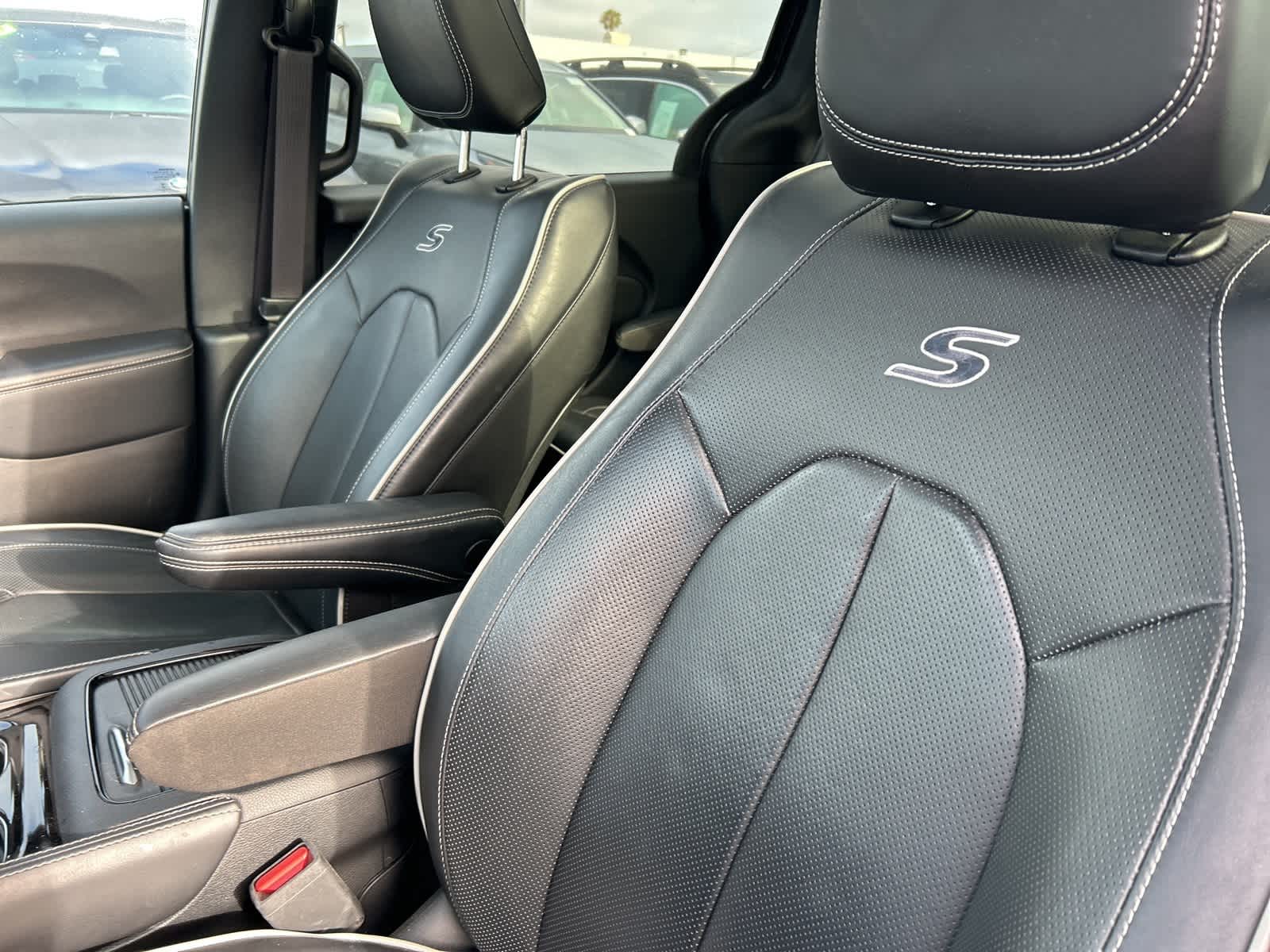 Thumbnail: 2022 Chrysler Pacifica - 20