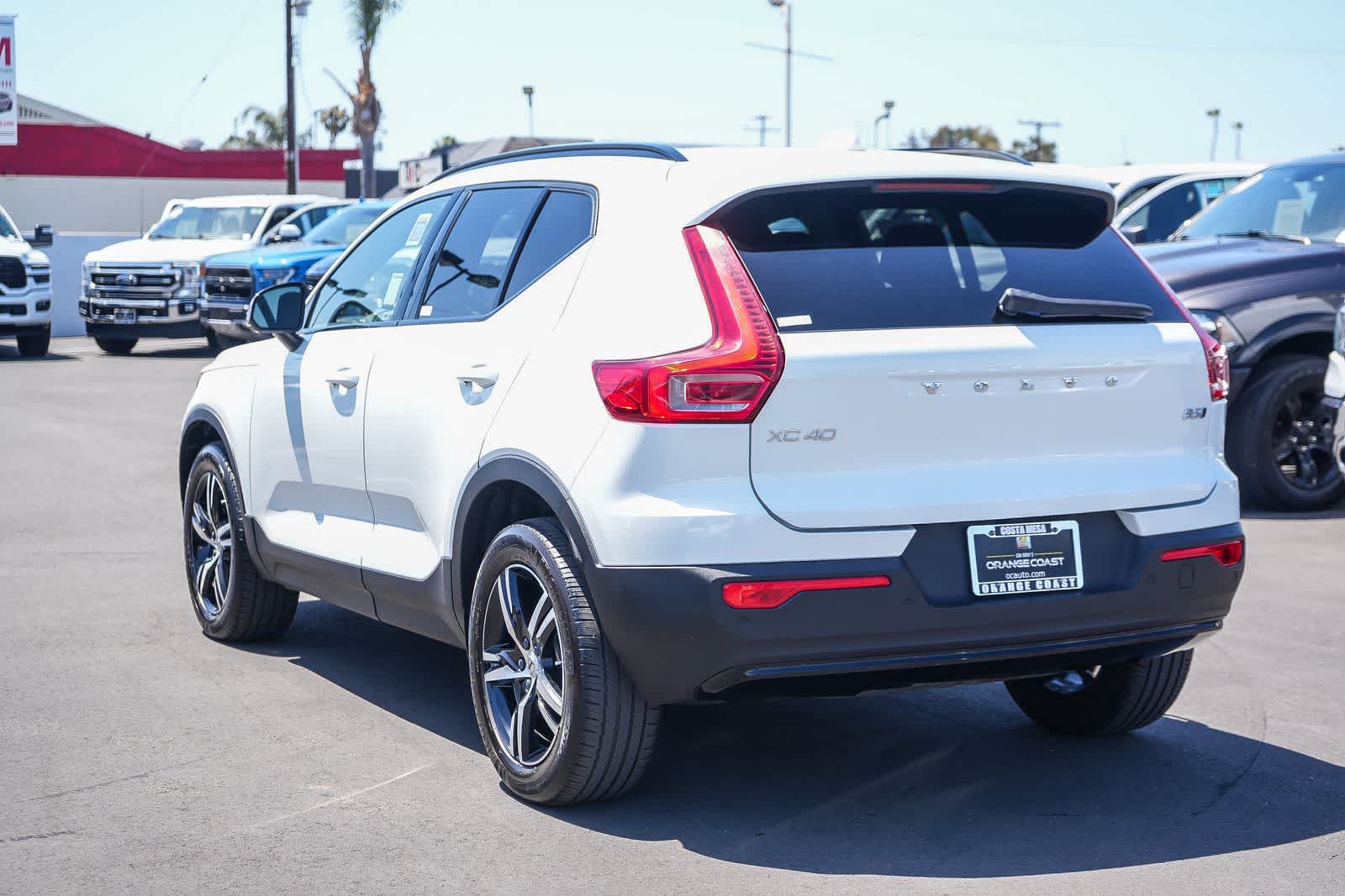 Thumbnail: 2024 Volvo XC40 - 8