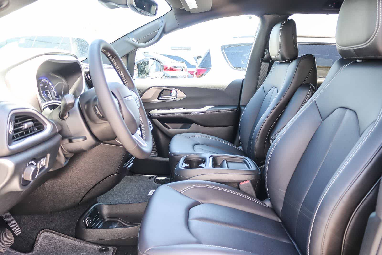 Thumbnail: 2027 Chrysler Pacifica - 19