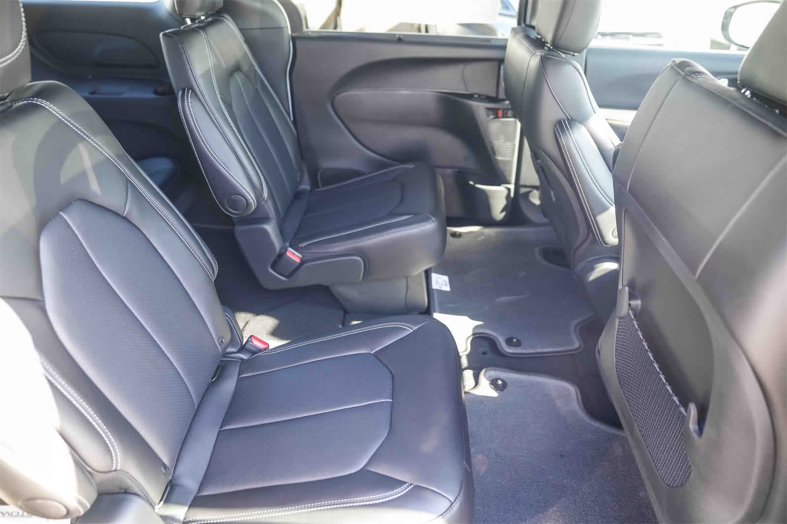 Thumbnail: 2026 Chrysler Voyager - 18