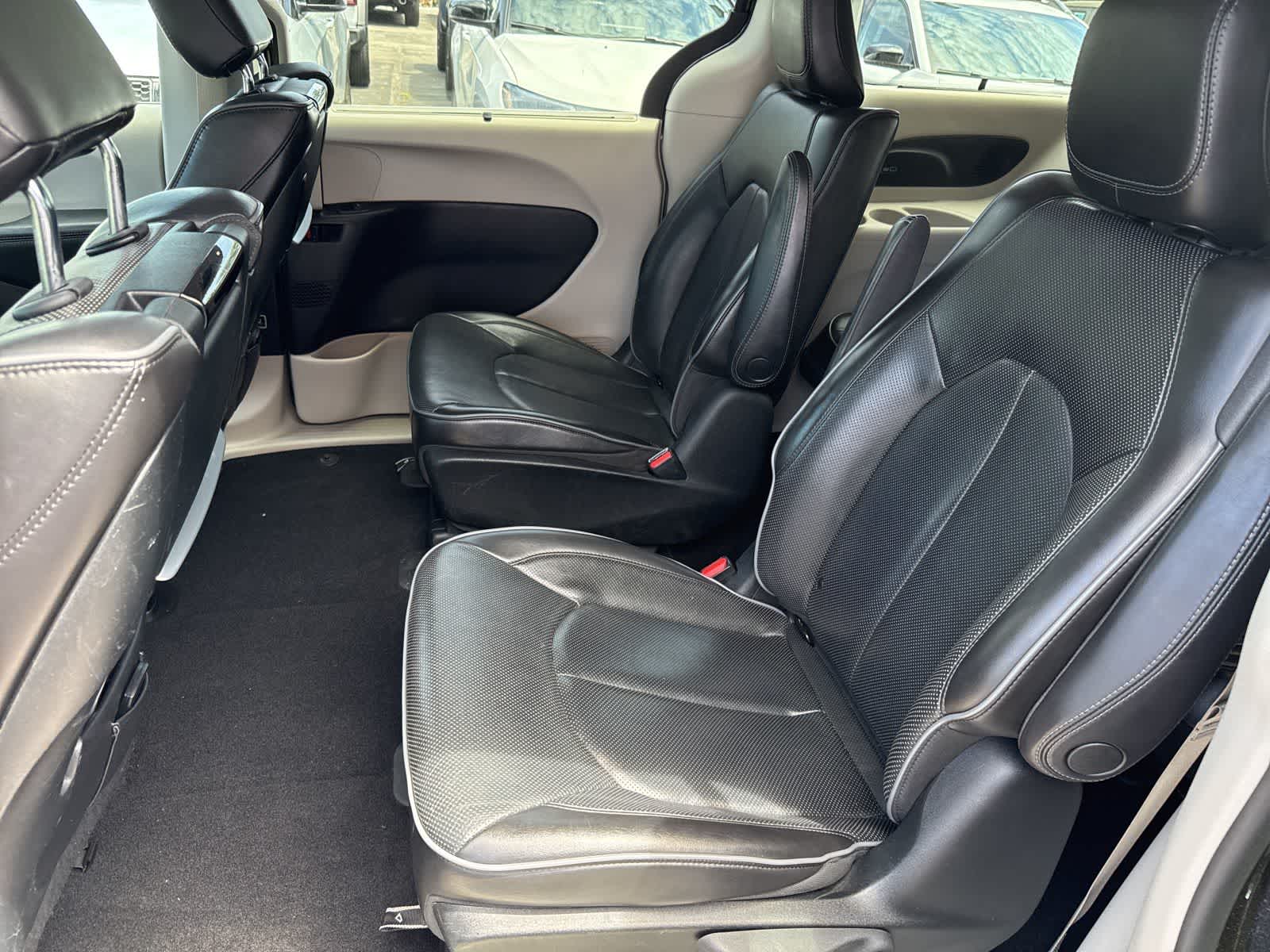 Thumbnail: 2019 Chrysler Pacifica - 9