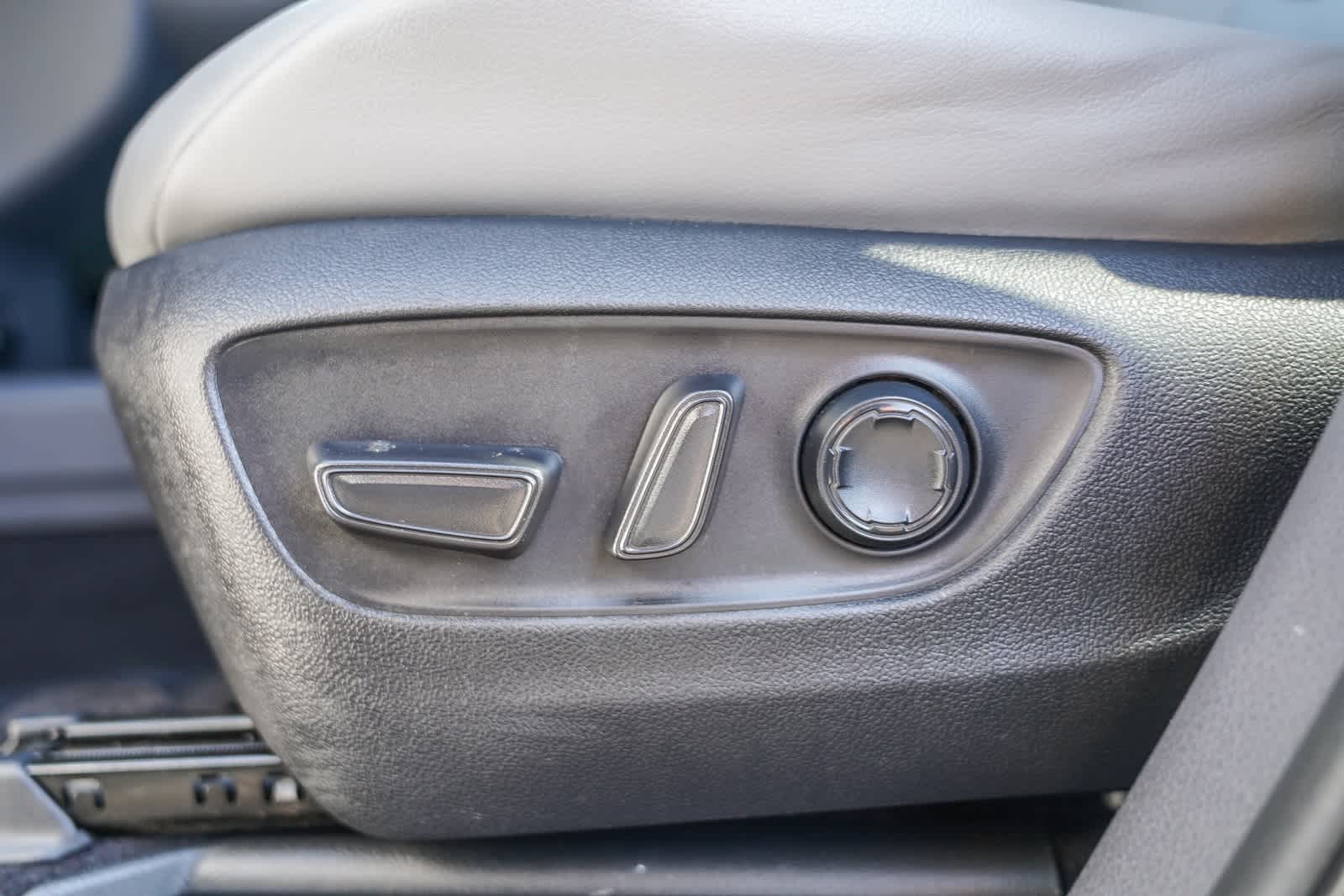 Thumbnail: 2022 Toyota Sienna - 22