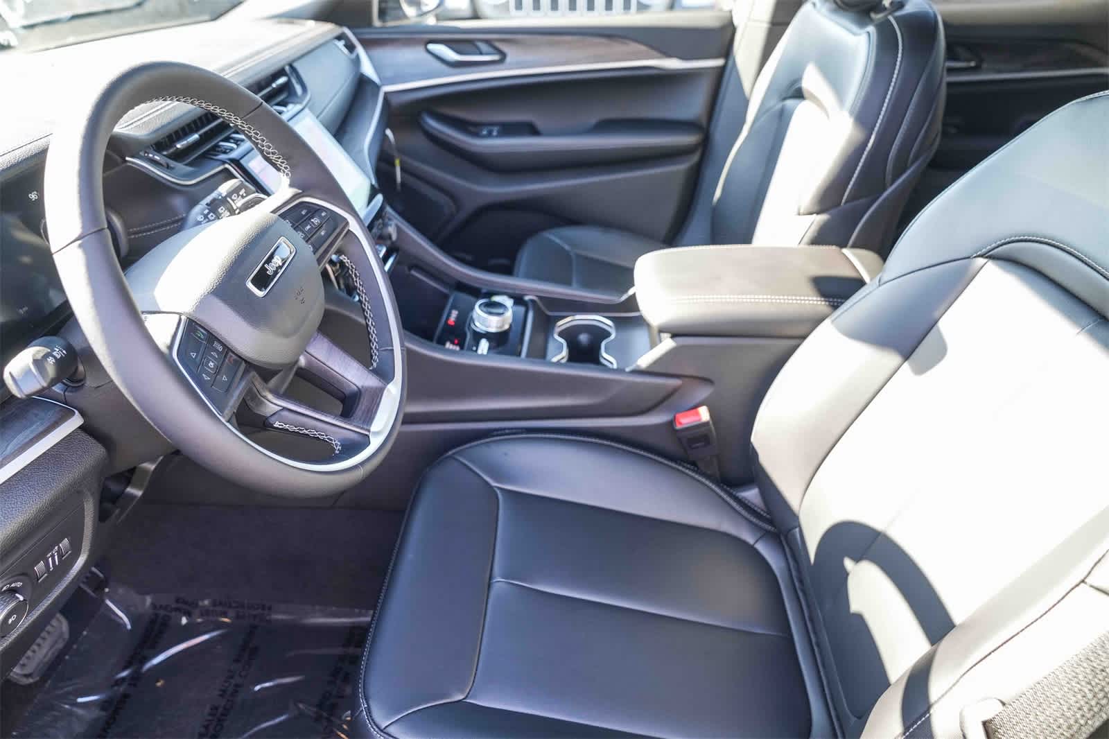 Thumbnail: 2025 Jeep Grand Cherokee - 19