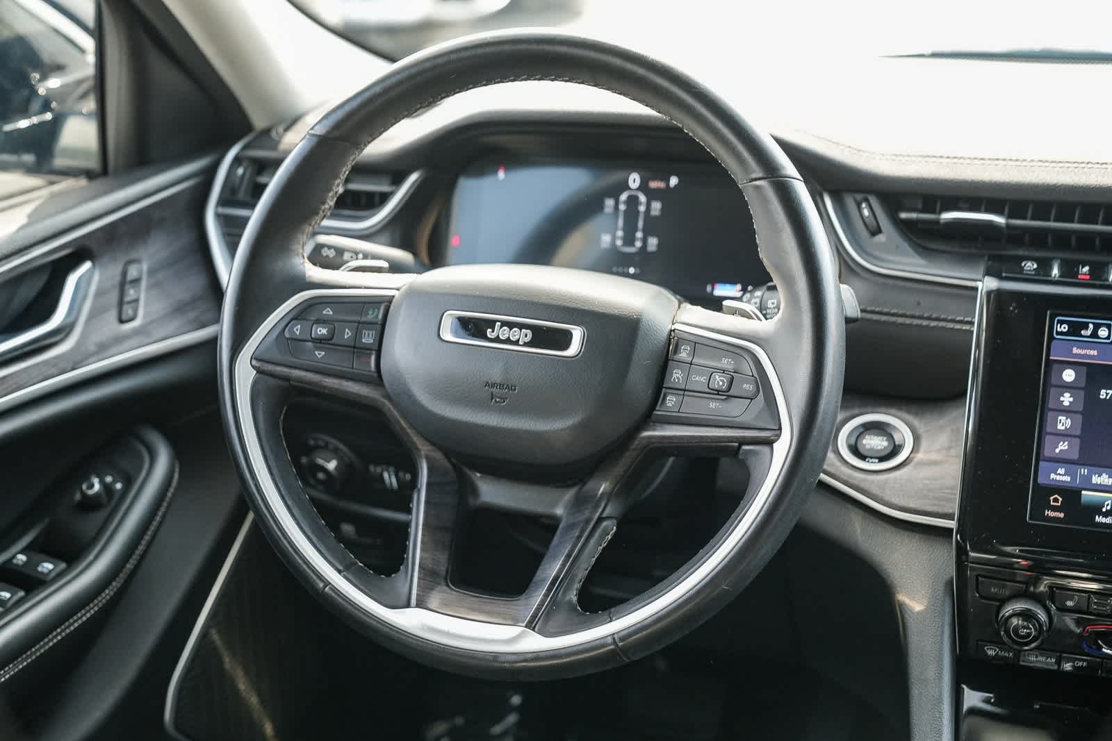 Thumbnail: 2021 Jeep Grand Cherokee L - 14