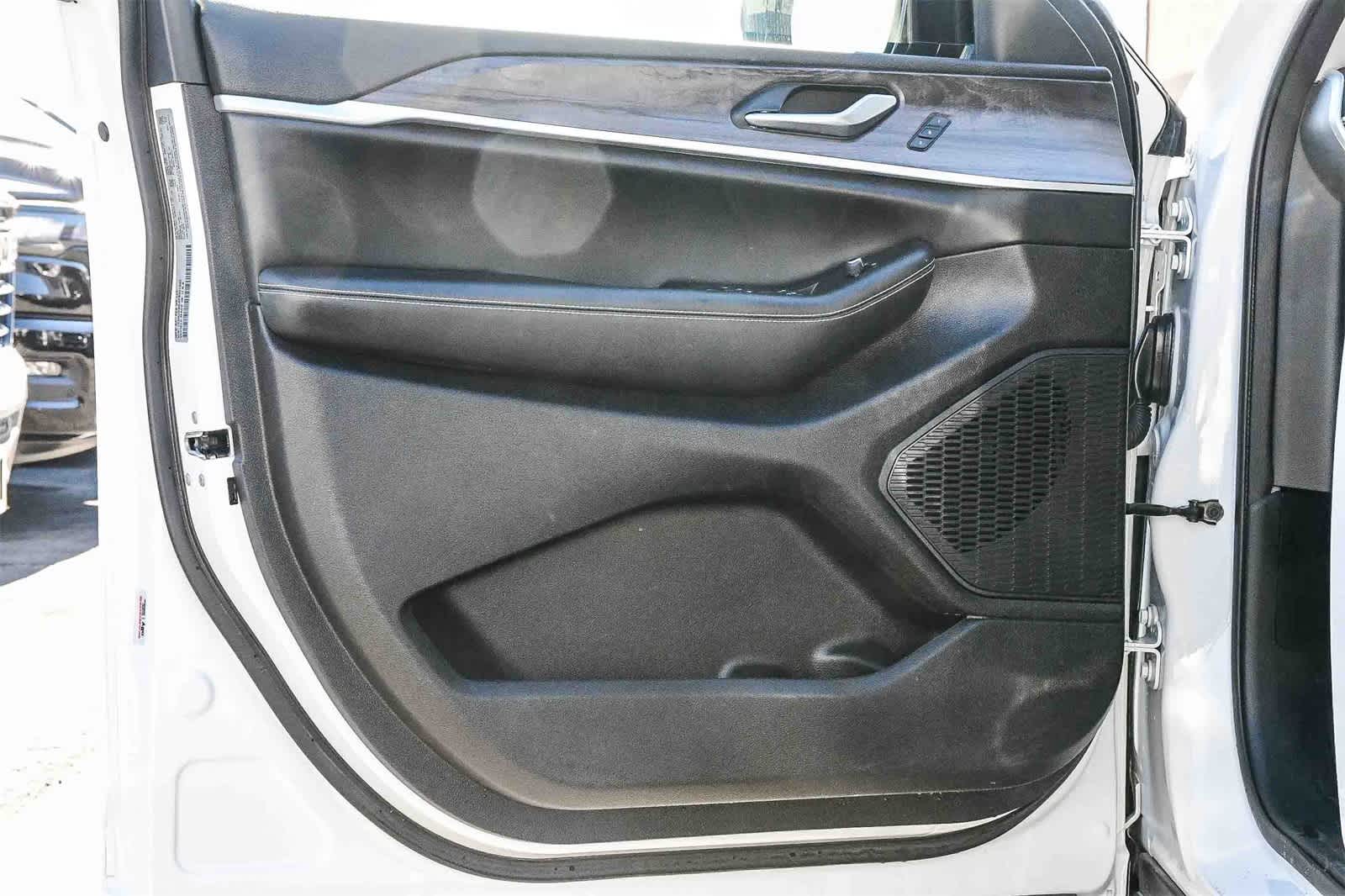 Thumbnail: 2023 Jeep Grand Cherokee - 19