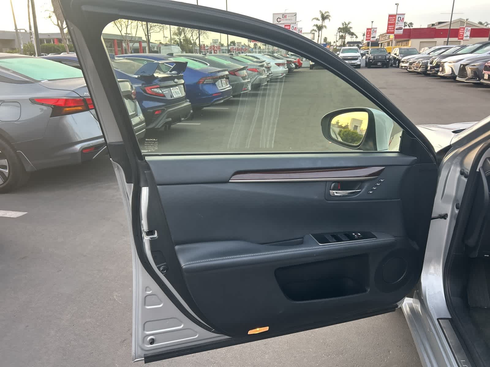 Thumbnail: 2016 Lexus ES - 20