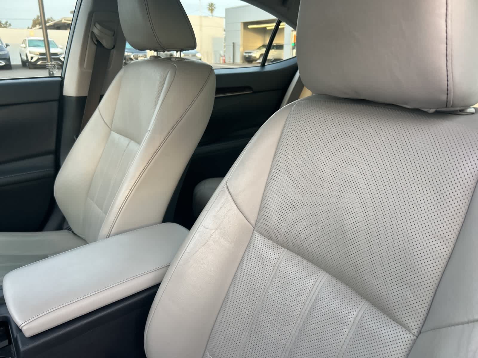 Thumbnail: 2016 Lexus ES - 22