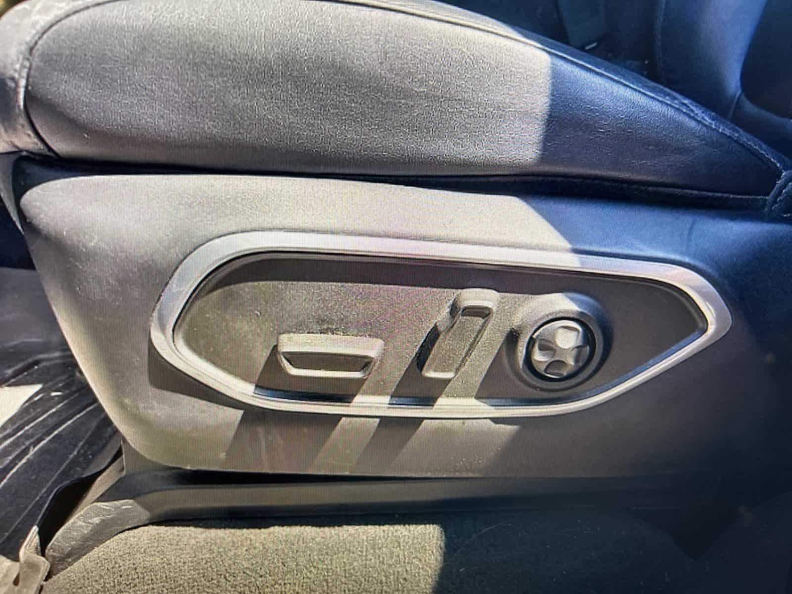 Thumbnail: 2022 Jeep Wagoneer - 10