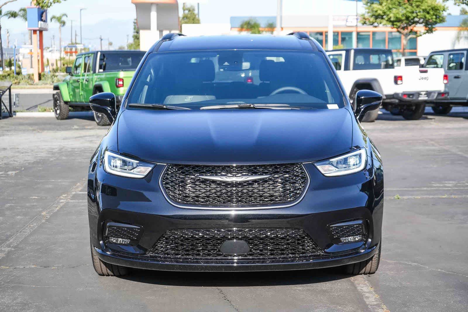 Thumbnail: 2026 Chrysler Pacifica - 2