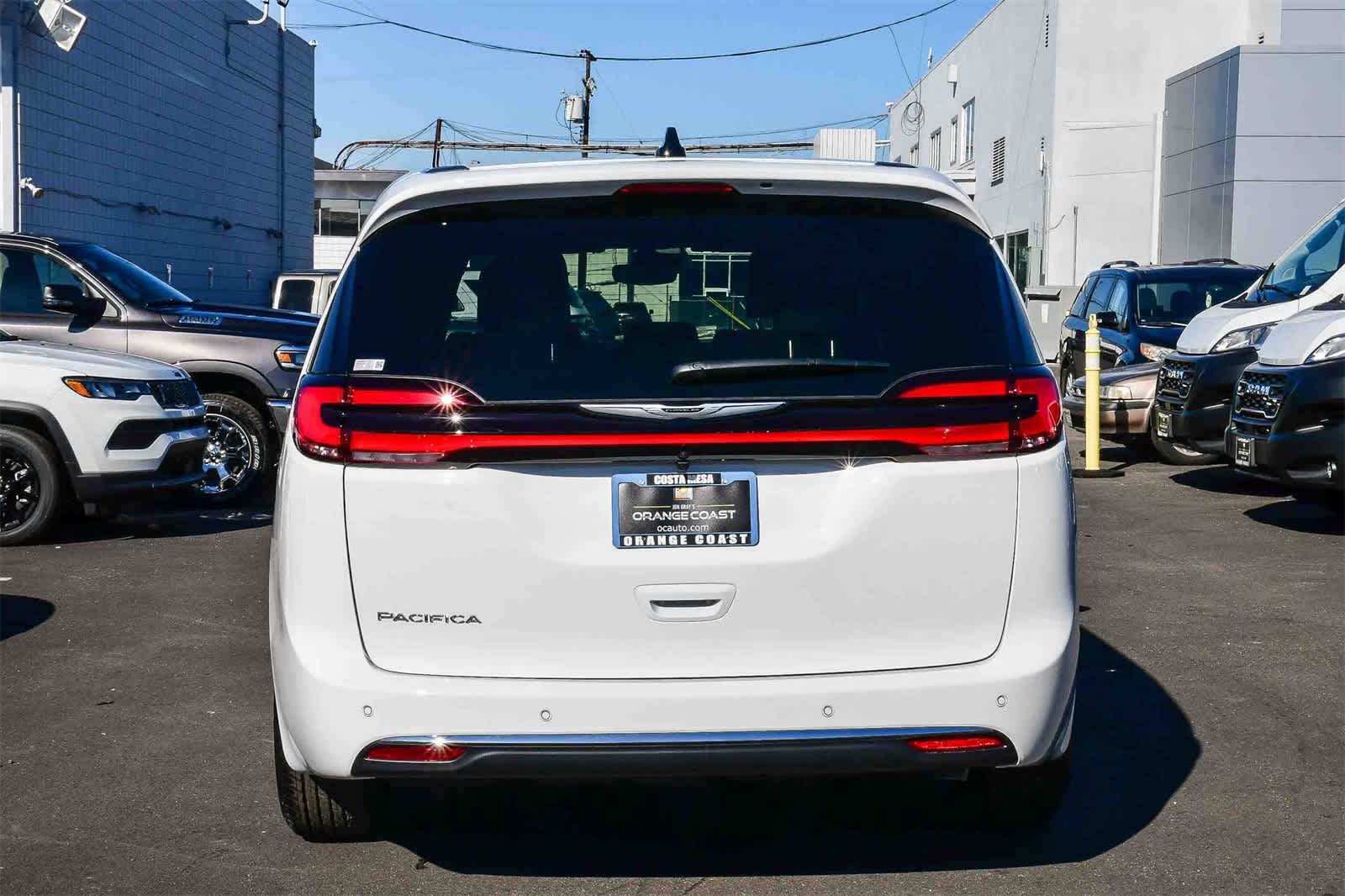 Thumbnail: 2026 Chrysler Pacifica - 5