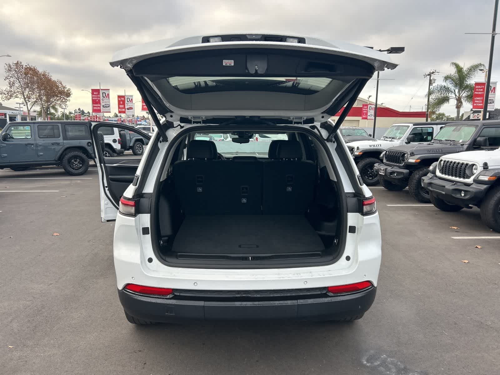 Thumbnail: 2023 Jeep Grand Cherokee - 41