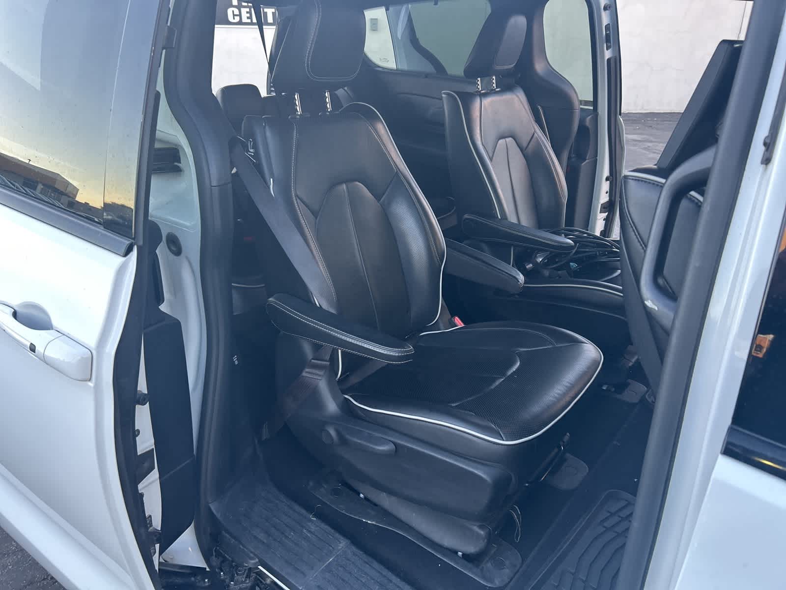 Thumbnail: 2020 Chrysler Pacifica - 36