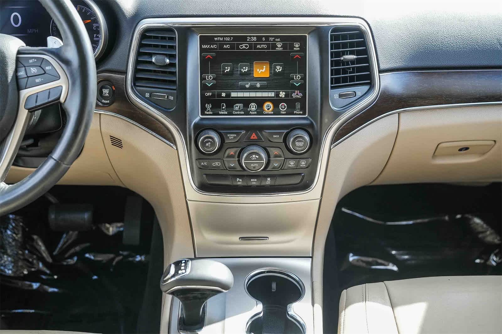 Thumbnail: 2015 Jeep Grand Cherokee - 12