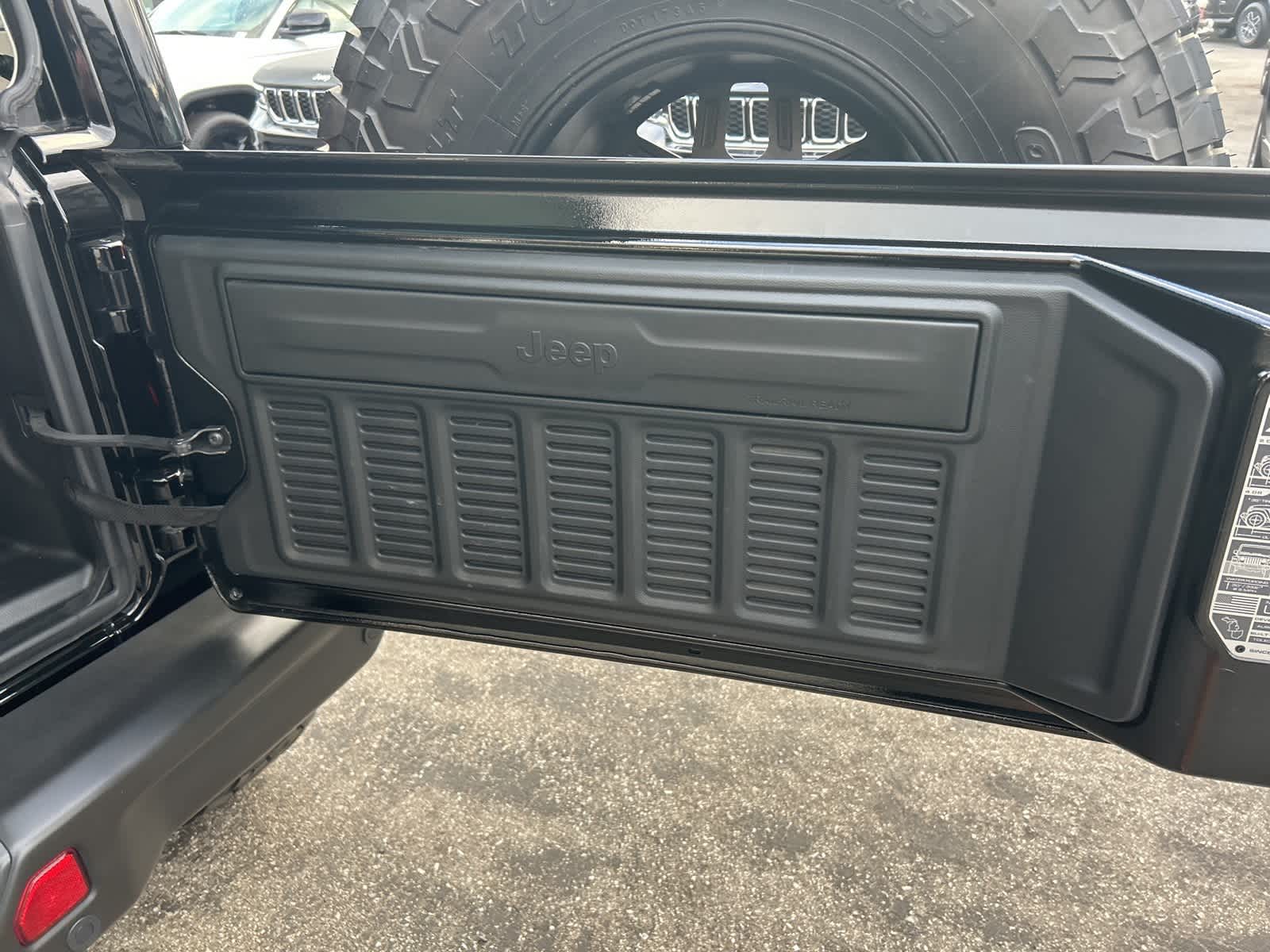 Thumbnail: 2023 Jeep Wrangler - 41