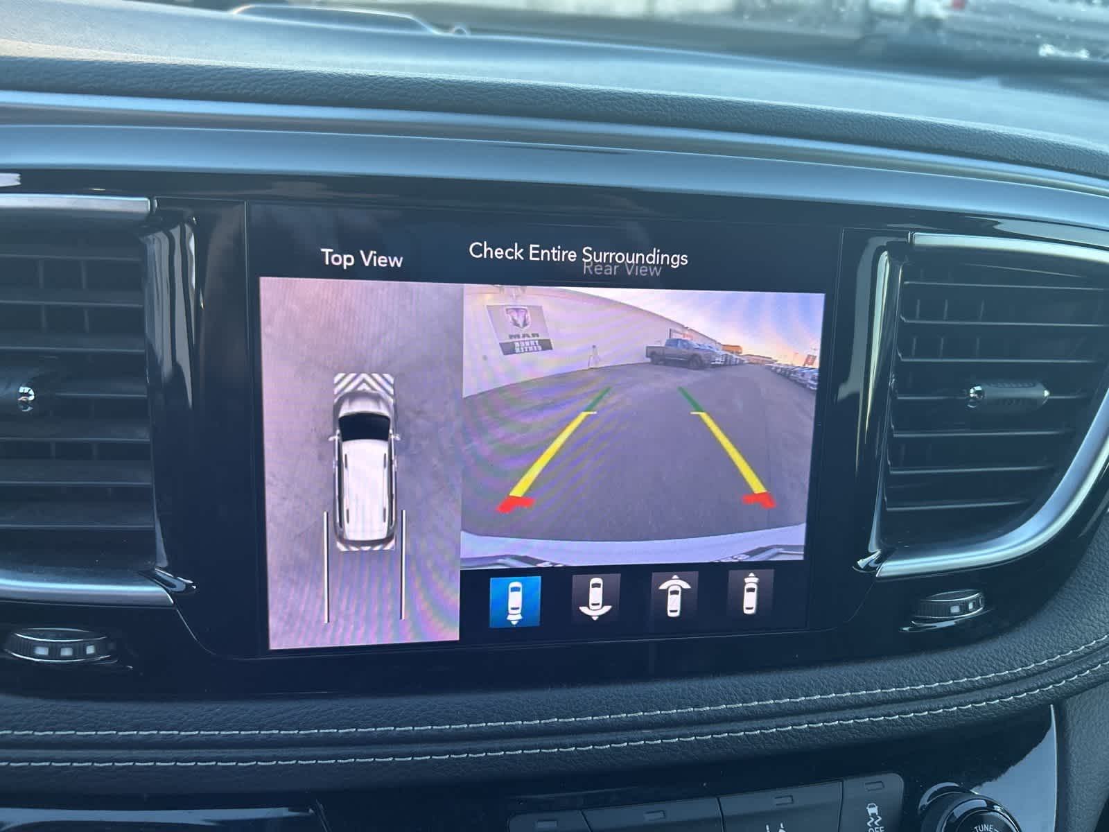 Thumbnail: 2020 Chrysler Pacifica - 50