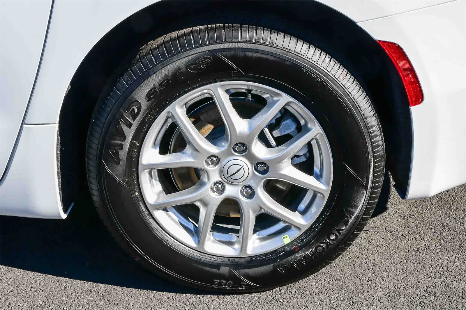 Thumbnail: 2026 Chrysler Pacifica - 10