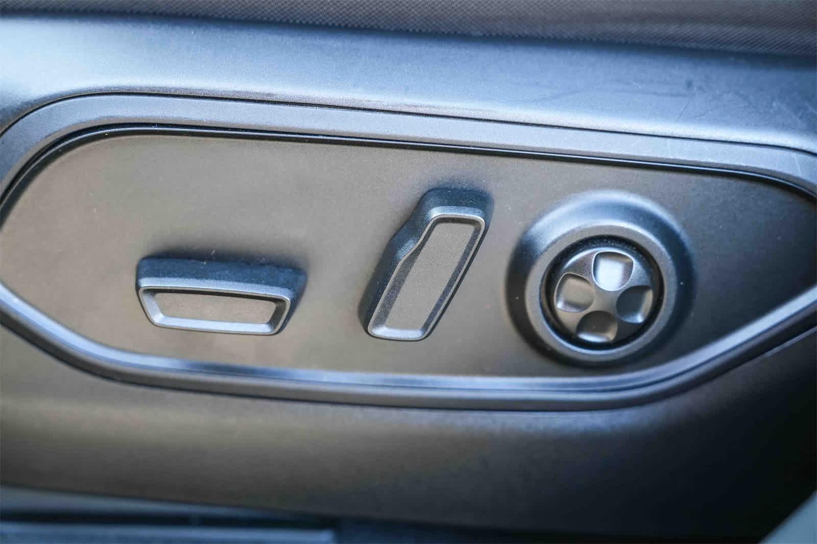 Thumbnail: 2023 Jeep Grand Cherokee - 18