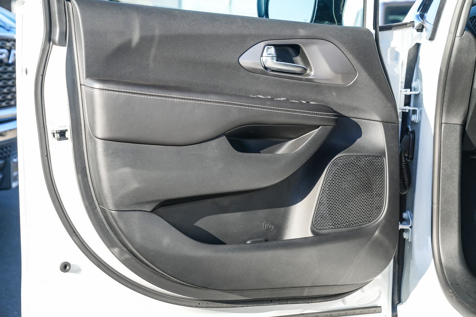 Thumbnail: 2026 Chrysler Voyager - 21