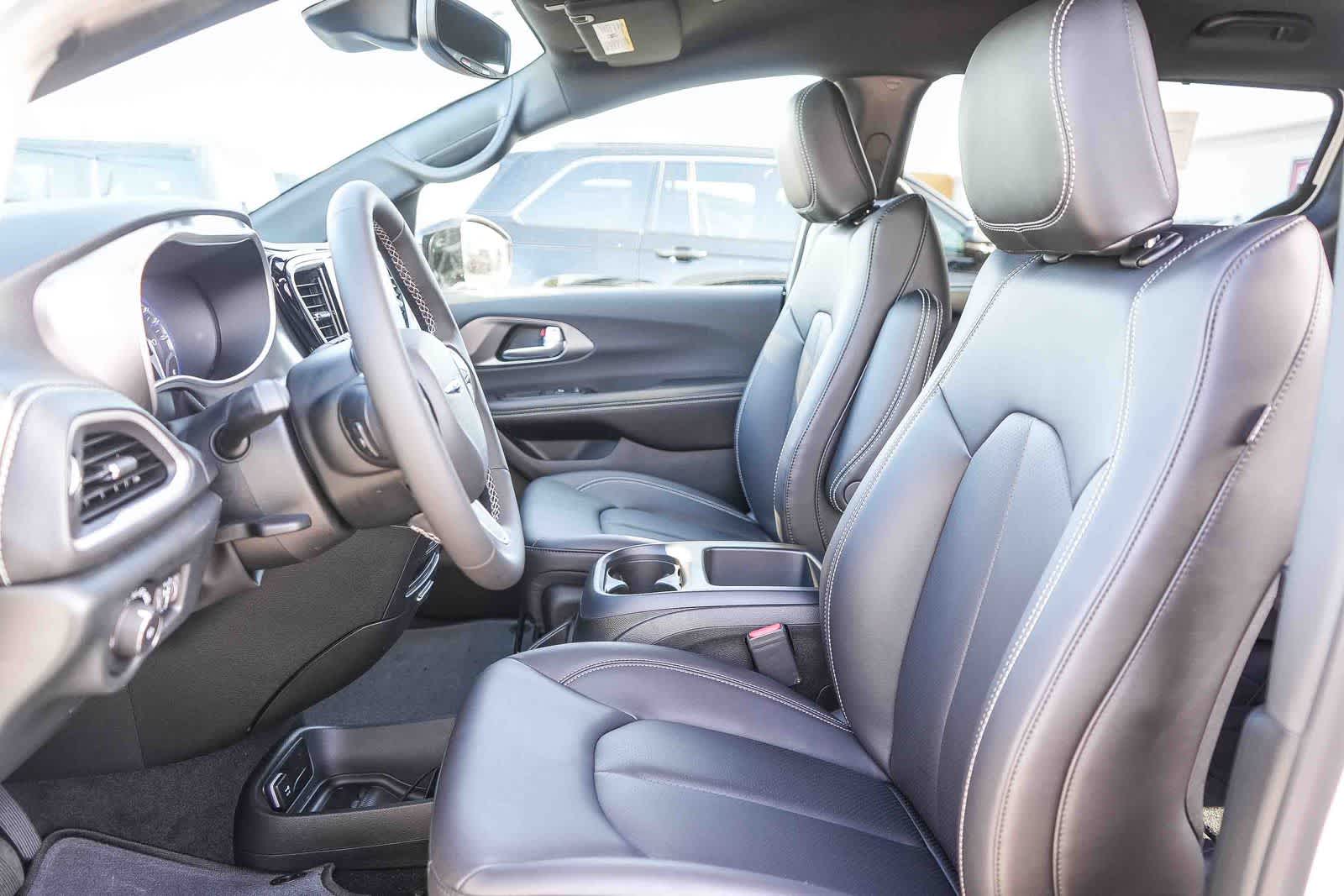 Thumbnail: 2026 Chrysler Pacifica - 19