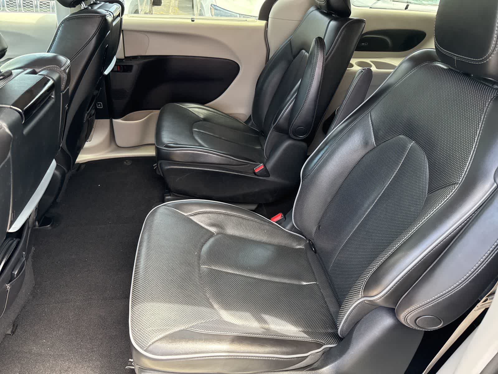 Thumbnail: 2019 Chrysler Pacifica - 10