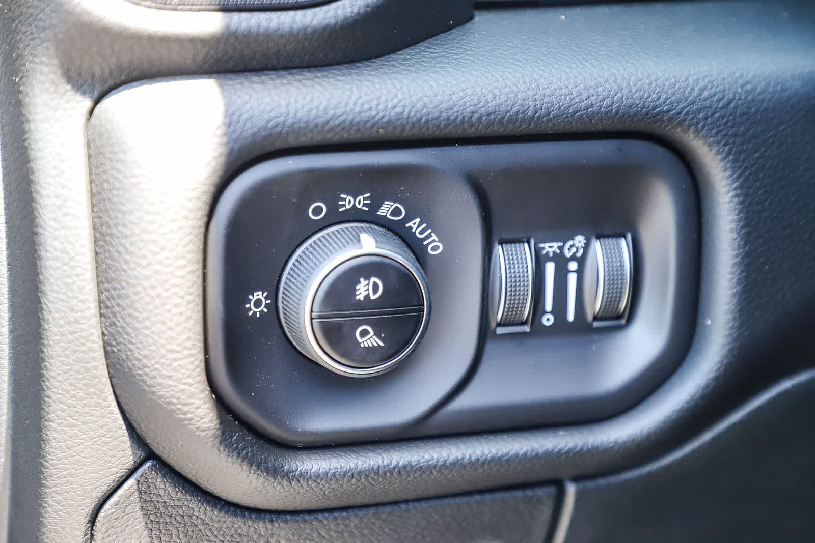 Thumbnail: 2026 RAM 1500 - 25