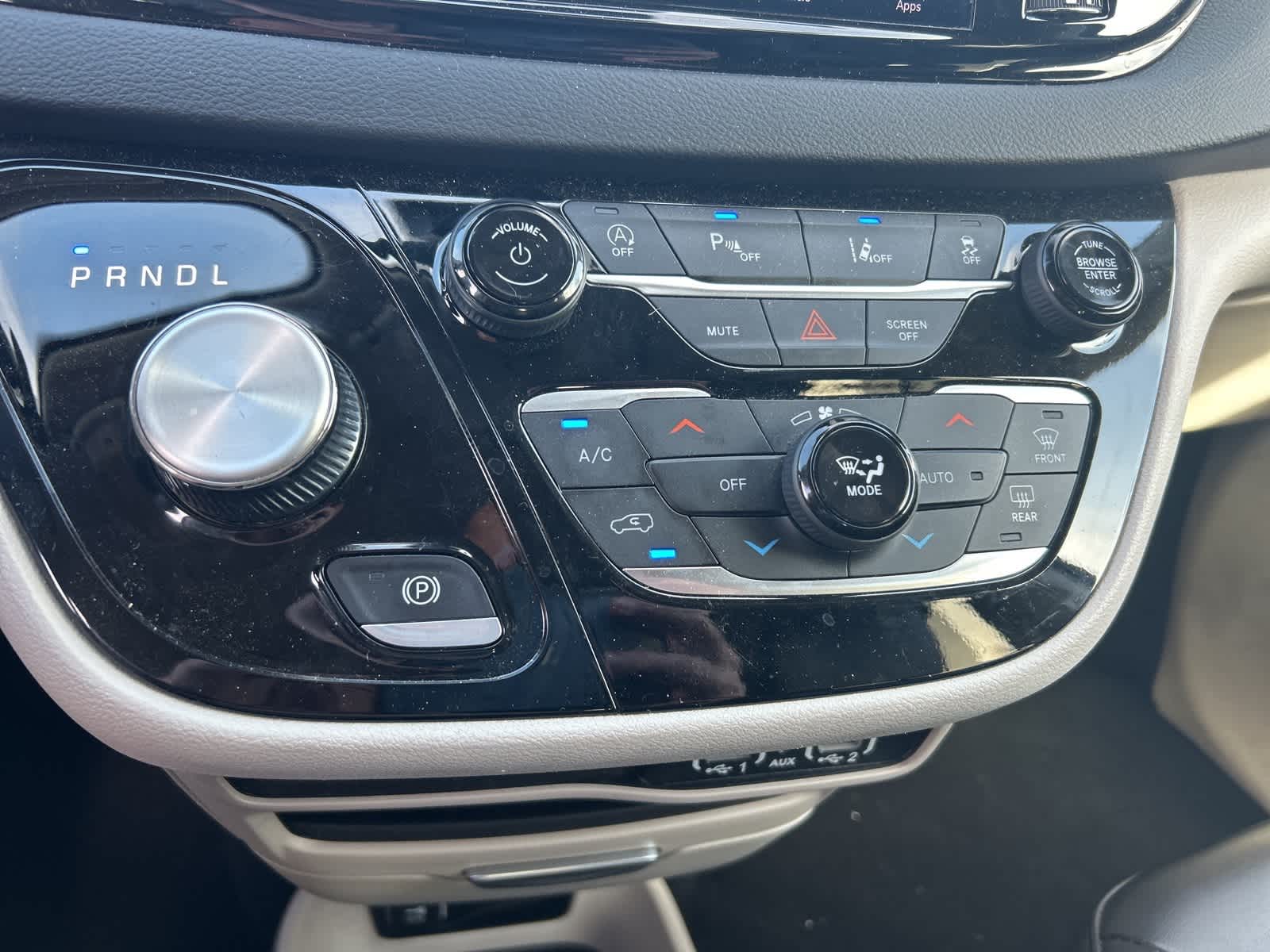 Thumbnail: 2023 Chrysler Pacifica - 28