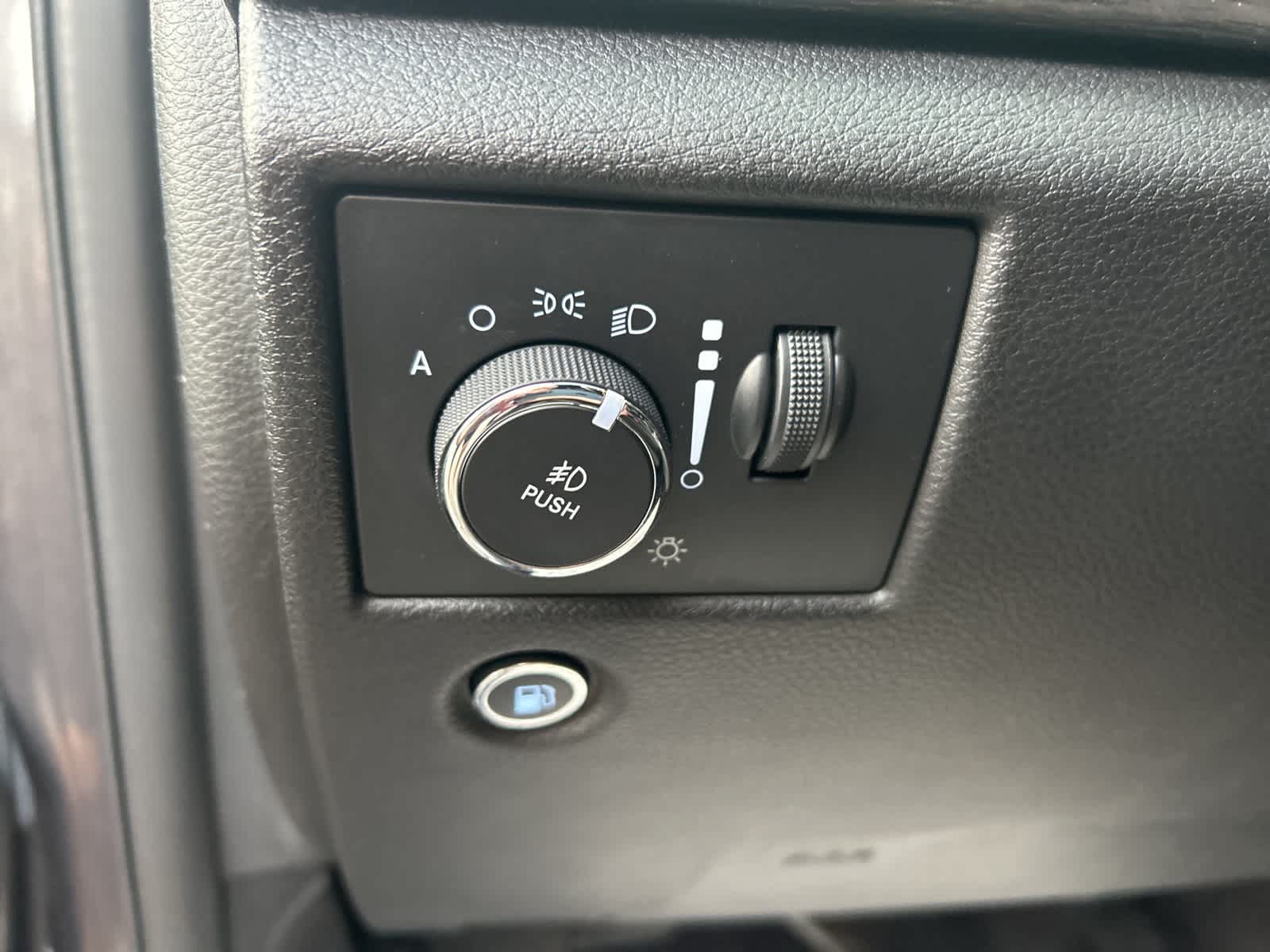 Thumbnail: 2017 Jeep Grand Cherokee - 24