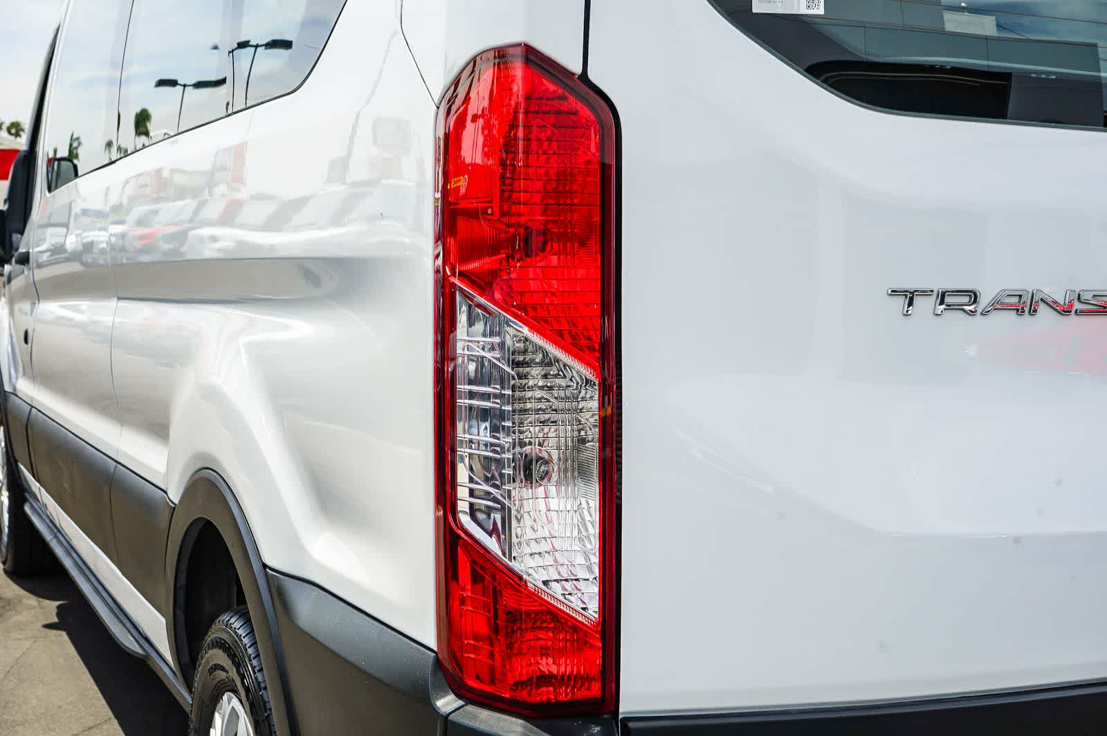 Thumbnail: 2022 Ford Econoline - 7