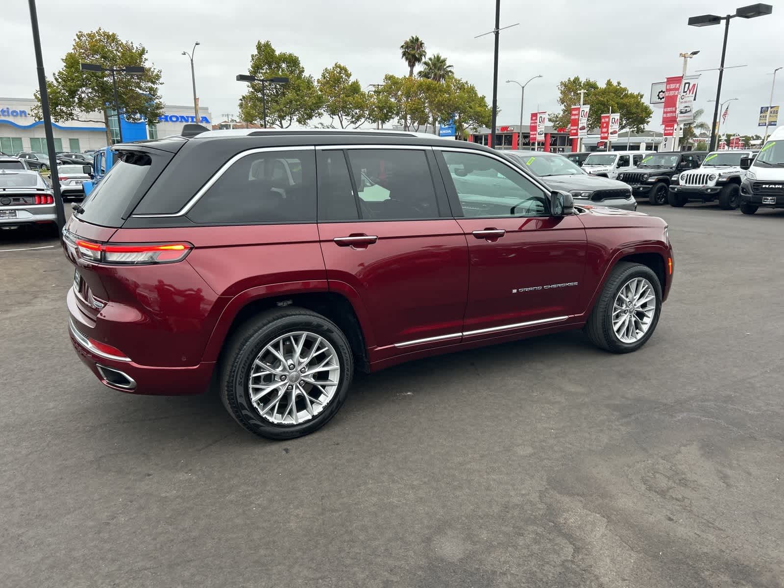 Thumbnail: 2022 Jeep Grand Cherokee - 7