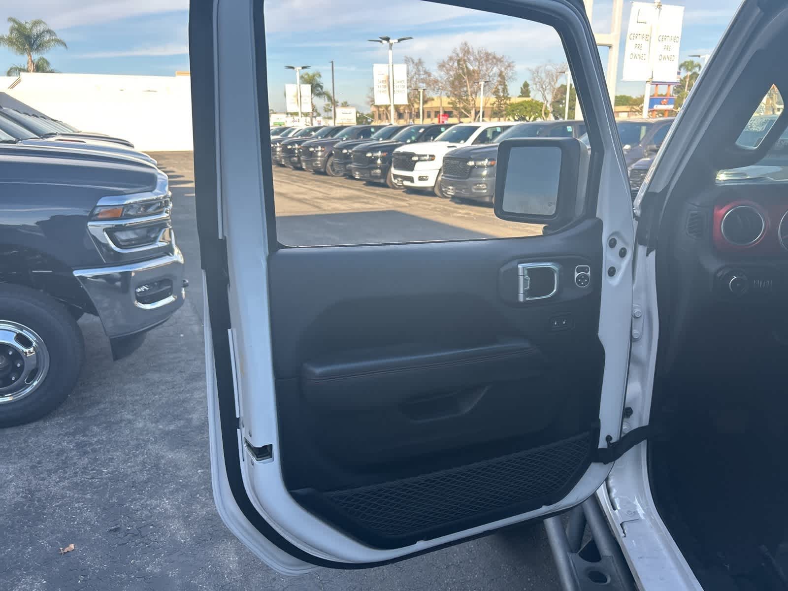 Thumbnail: 2019 Jeep Wrangler - 29