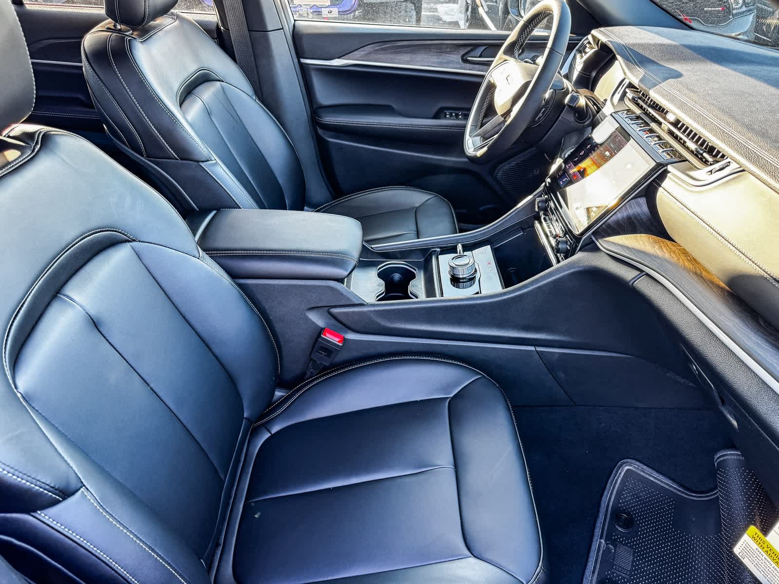 Thumbnail: 2025 Jeep Grand Cherokee - 16