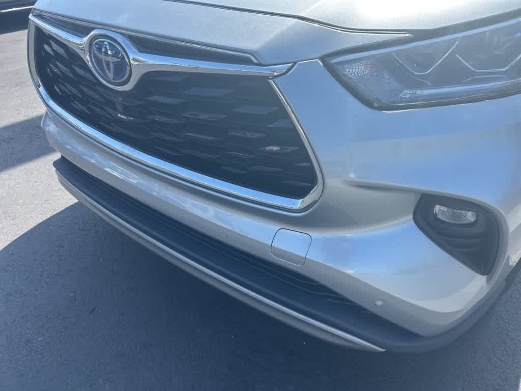 Thumbnail: 2021 Toyota Highlander - 10