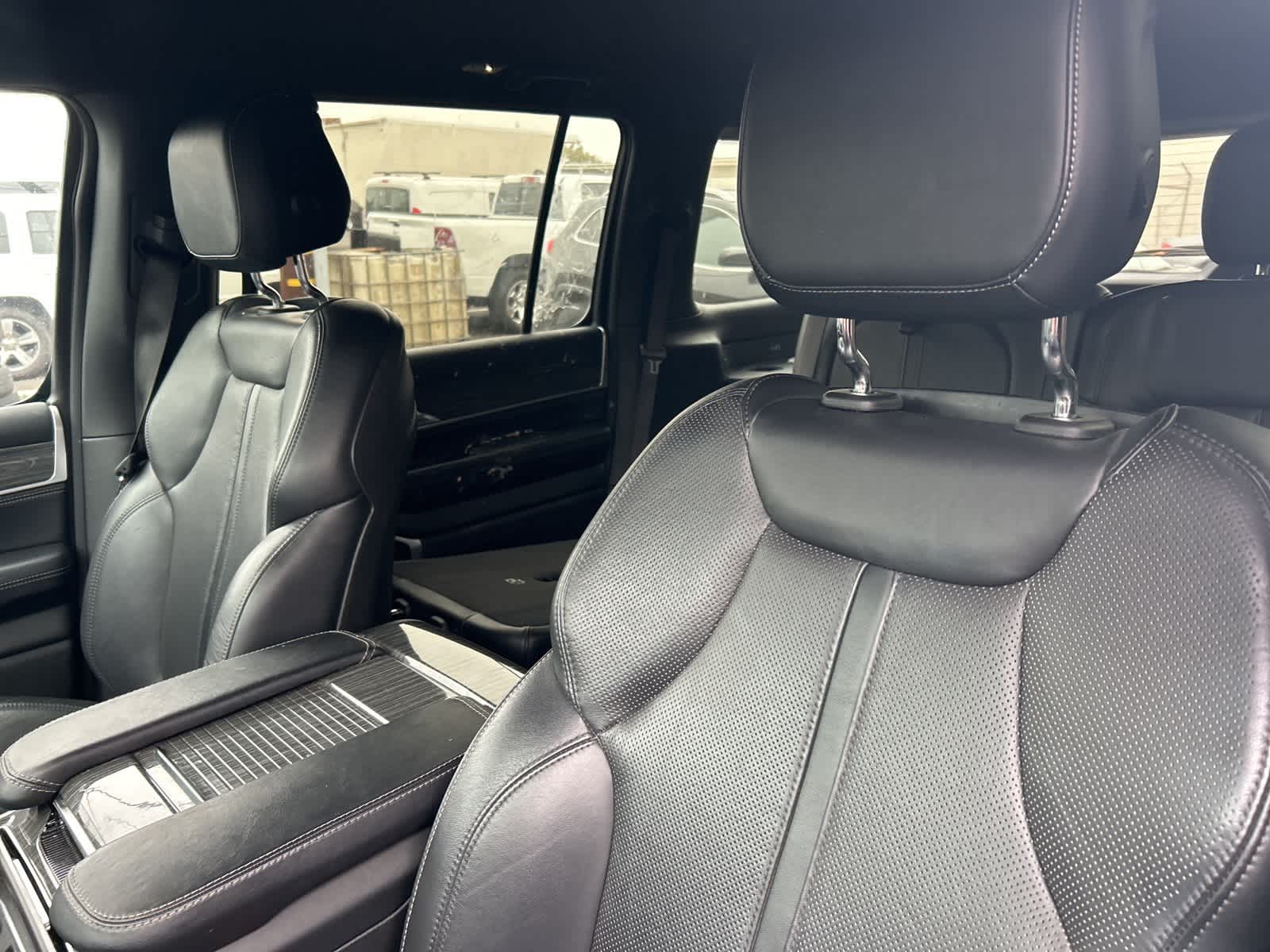 Thumbnail: 2022 Jeep Wagoneer - 7