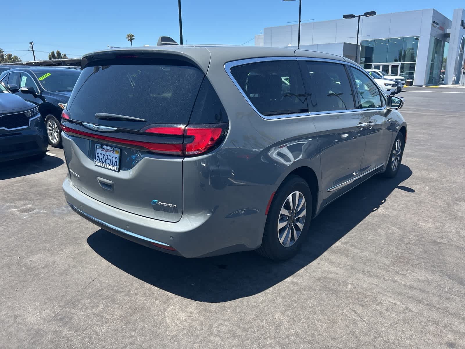 Thumbnail: 2022 Chrysler Pacifica - 5