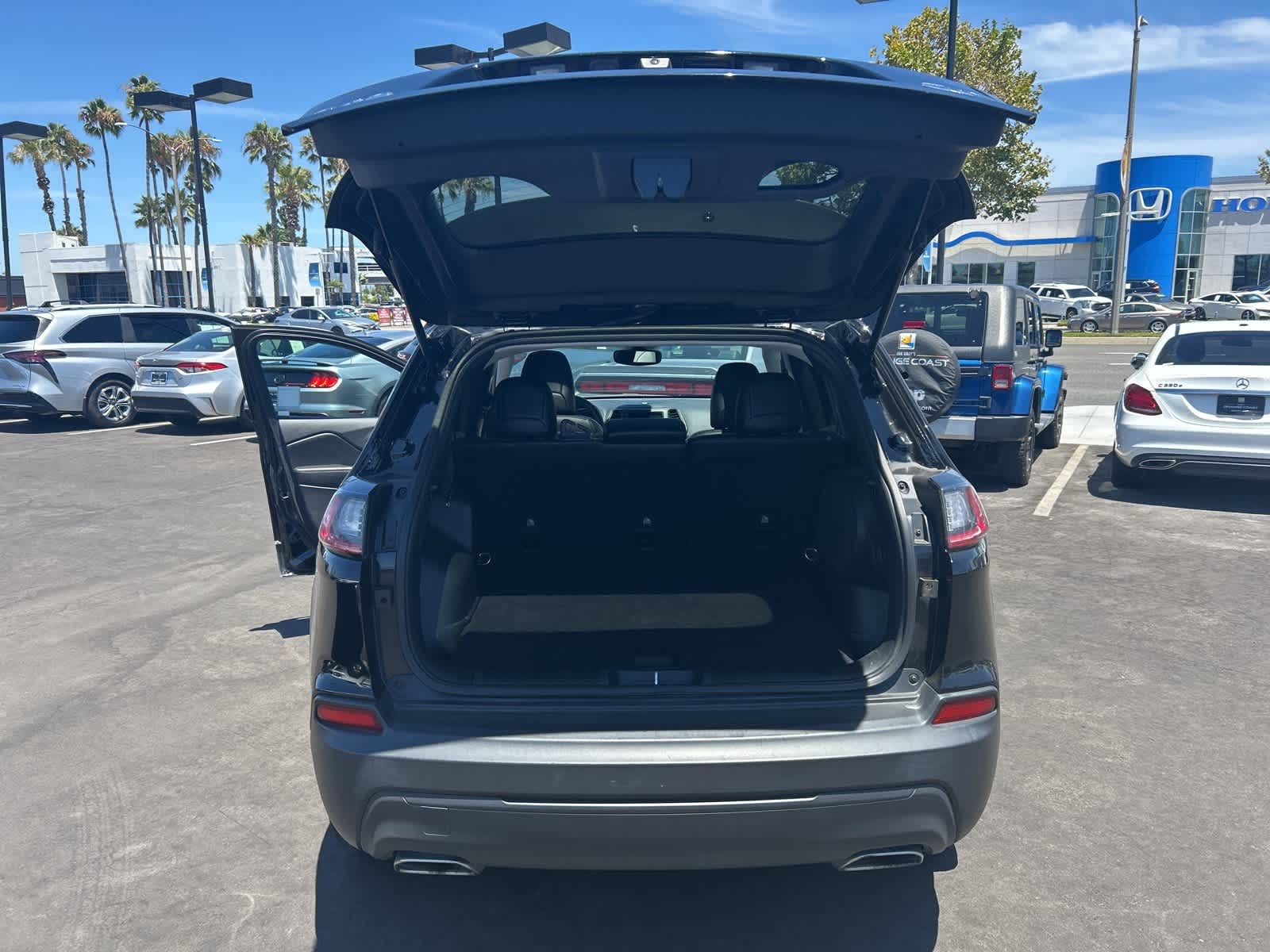 Thumbnail: 2022 Jeep Cherokee - 43