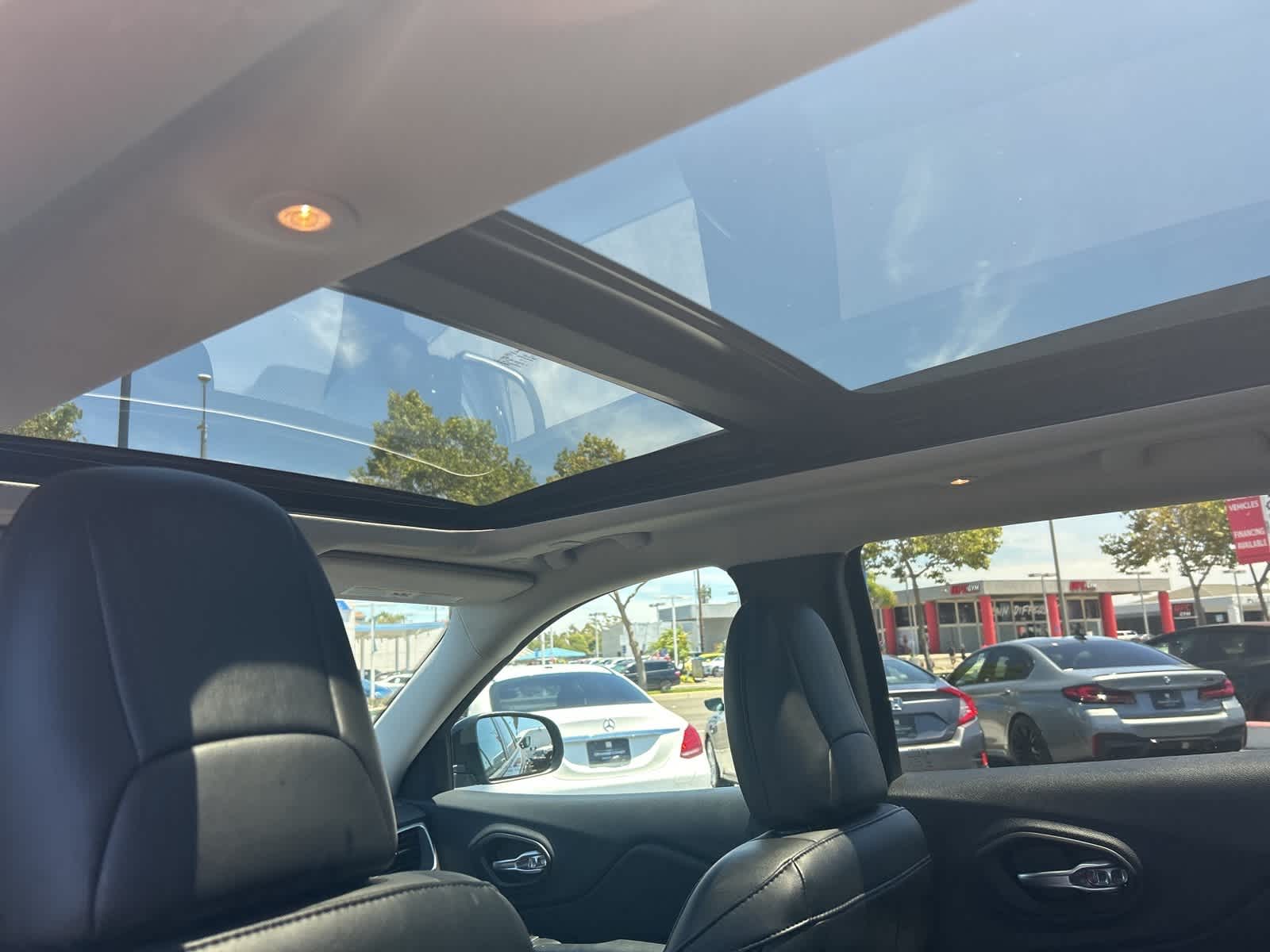 Thumbnail: 2022 Jeep Cherokee - 42