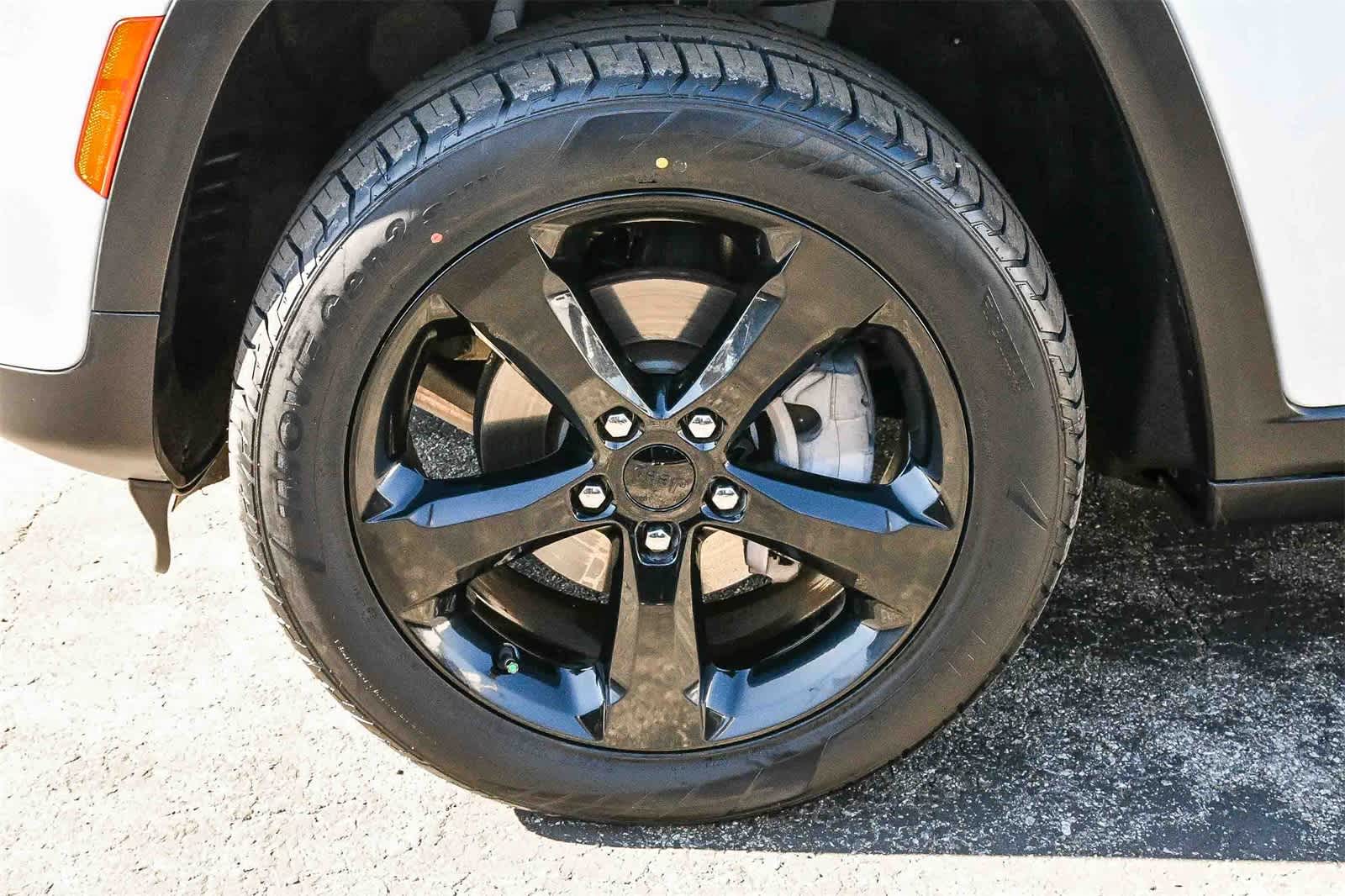 Thumbnail: 2023 Jeep Grand Cherokee - 9