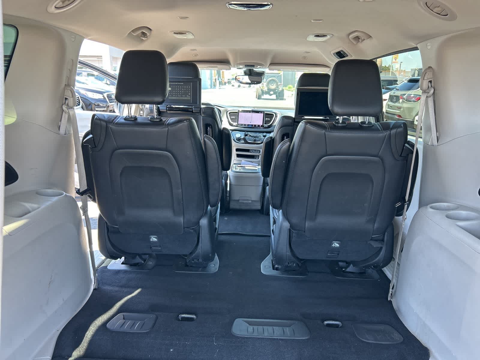 Thumbnail: 2022 Chrysler Pacifica - 25
