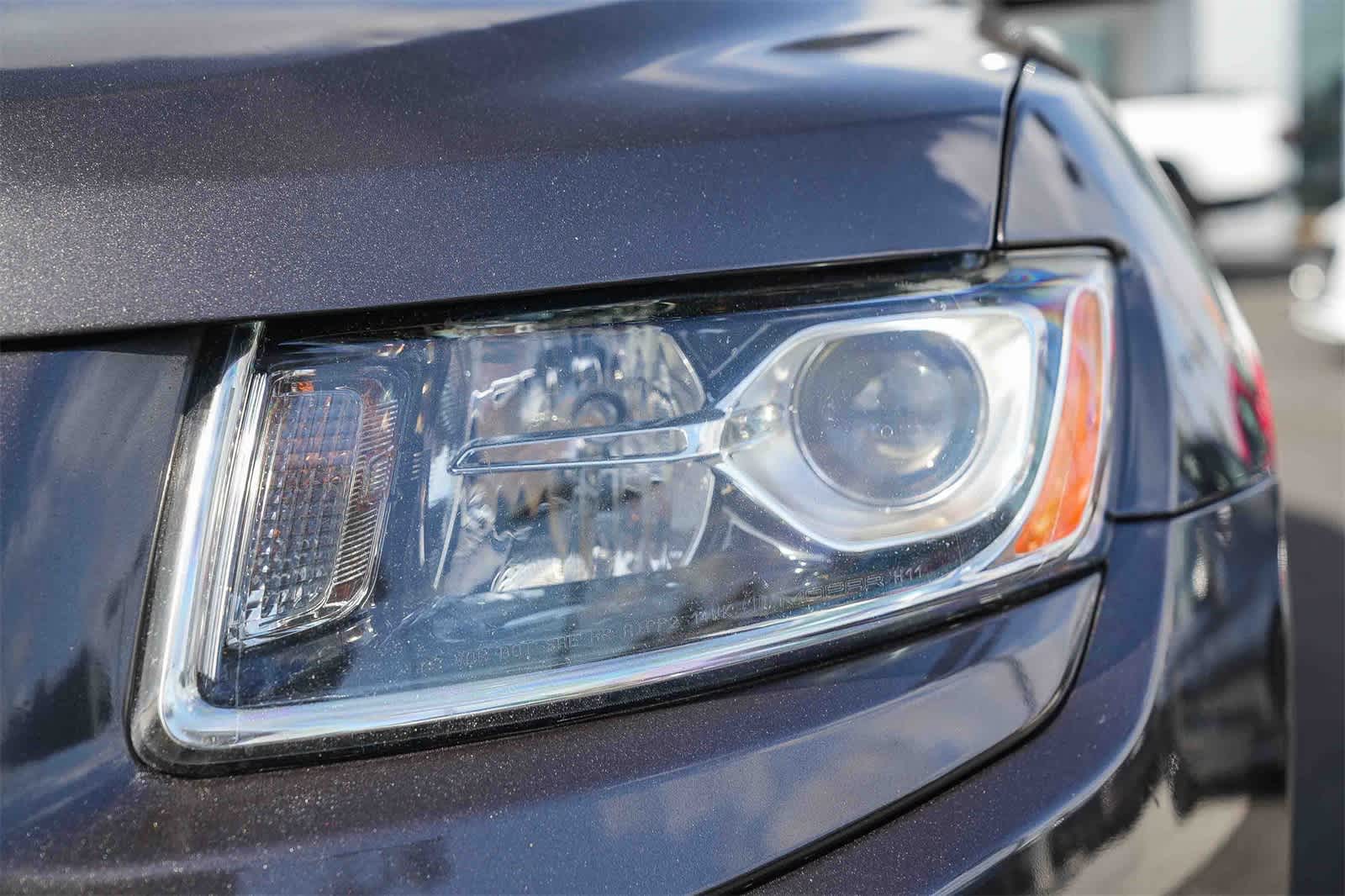 Thumbnail: 2015 Jeep Grand Cherokee - 8