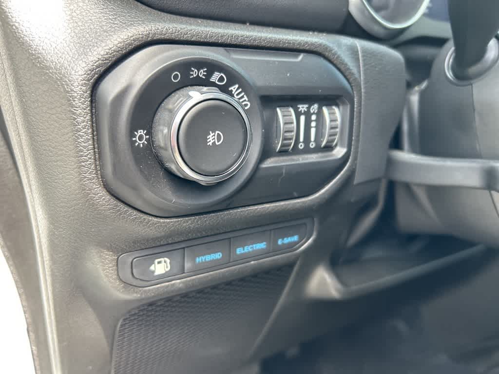 Thumbnail: 2022 Jeep Wrangler - 21