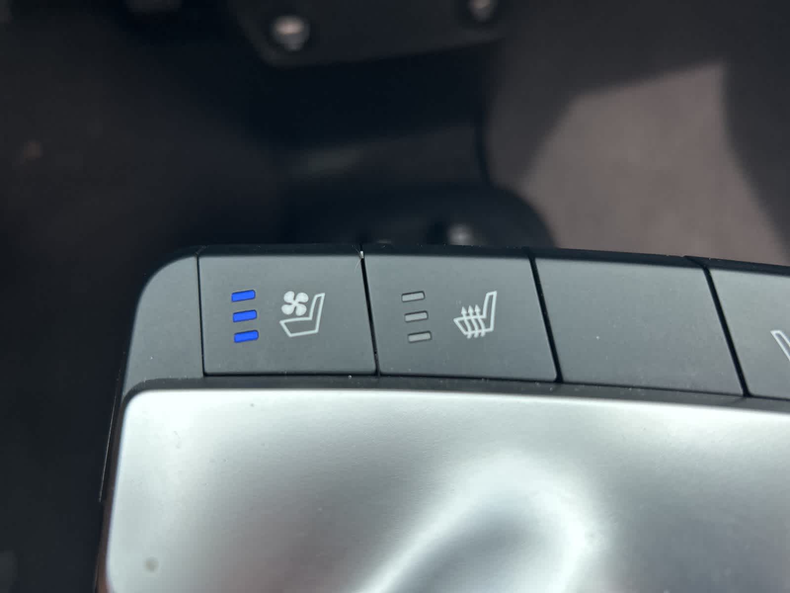 Thumbnail: 2022 Kia EV6 - 40