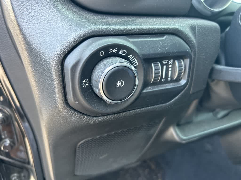 Thumbnail: 2022 Jeep Wrangler - 27
