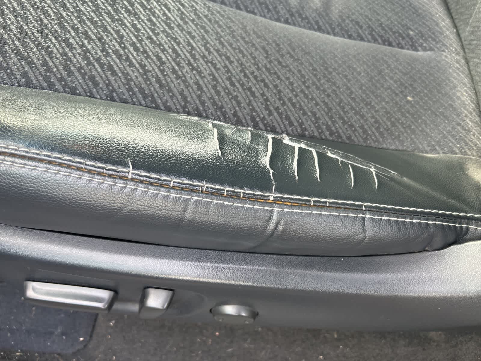 Thumbnail: 2011 Toyota Sienna - 9